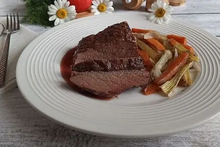 Ростбиф со сливочным маслом на овощной подушке #пушкинкулинар Ростбиф со сливочным маслом на овощной подушке #пушкинкулинар
