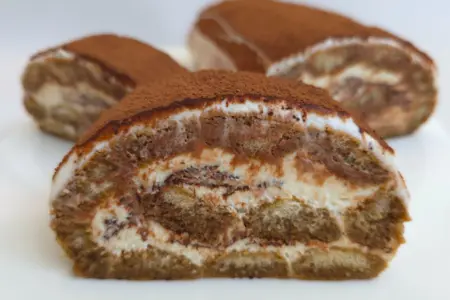 Рулет тирамису  без выпечки post thumbnail image