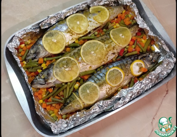 Скумбрия в фольге, запеченная с лимоном и овощами Скумбрия в фольге, запеченная с лимоном и овощами