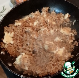 Жареный рис с крабом и яйцом