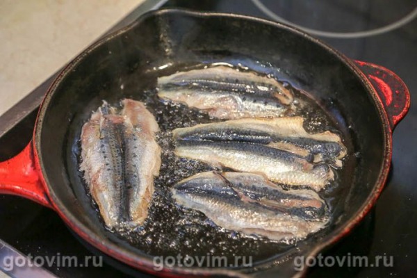 Поджарка из иваси с овощами Поджарка из иваси с овощами
