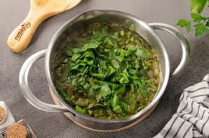 Борщ со щавелем и яйцом