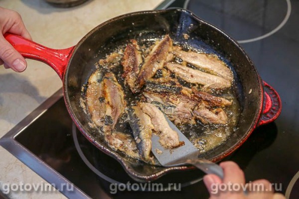 Поджарка из иваси с овощами Поджарка из иваси с овощами