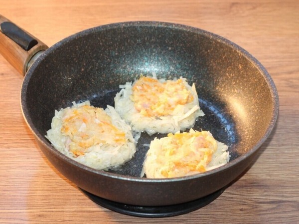 Картофельные лепешки с мясным припеком Картофельные лепешки с мясным припеком