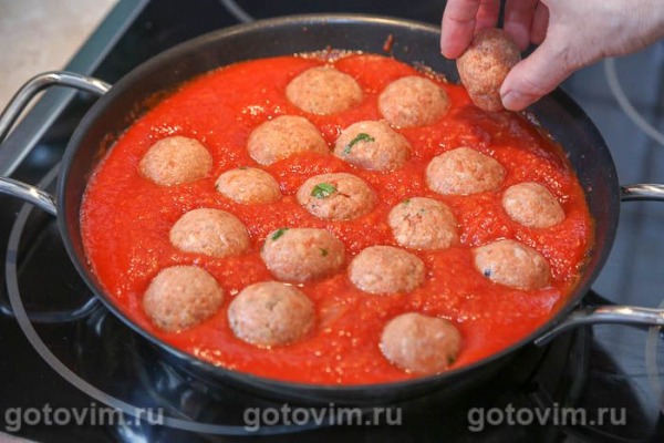 Рыбные фрикадельки в томатном соусе