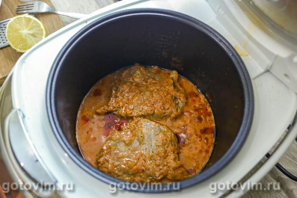 Стейки из свиной шеи в томатно-сливочном соусе в мультиварке