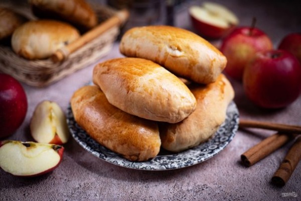 Печеные пирожки с яблоками post thumbnail image