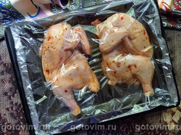 Цыпленок в медово-соевом соусе, запеченный в духовке