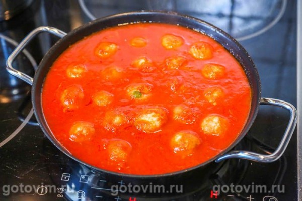 Рыбные фрикадельки в томатном соусе
