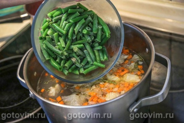 Суп мясной с перловкой и стручковой фасолью