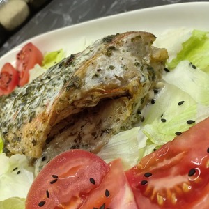 Морской окунь, запеченный в сметане