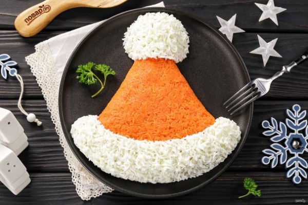 Салат «Шапочка Деда Мороза» post thumbnail image