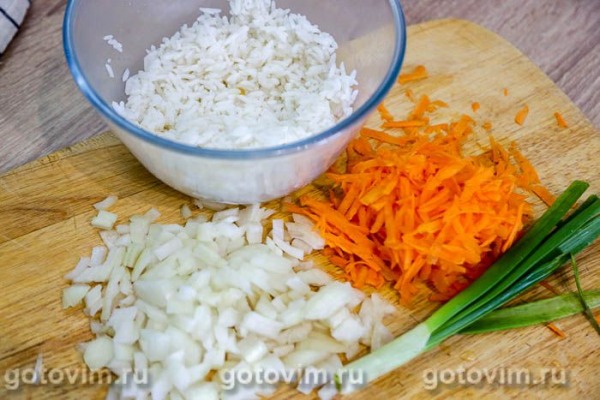 Жареный рис с зеленым луком и яйцом в мультиварке