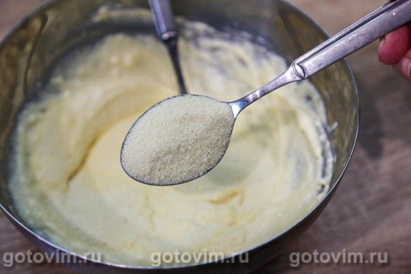 Творожная запеканка с бананами и манкой в микроволновке