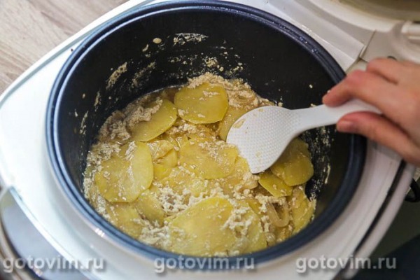 Гратен из картофеля с луком-шалот в мультиварке