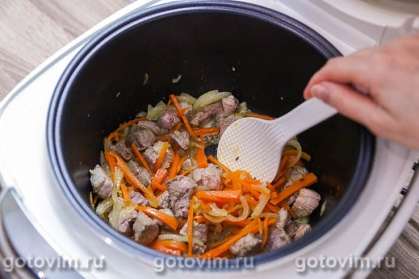 Плов со свининой и нутом в мультиварке