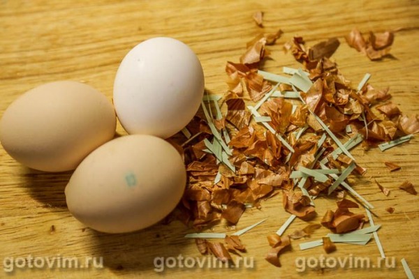 Мраморные яйца в луковой шелухе