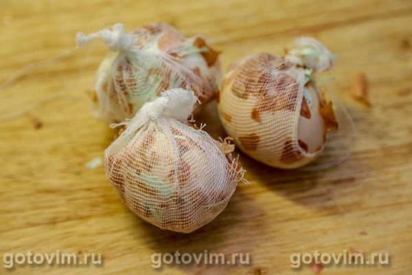 Мраморные яйца в луковой шелухе