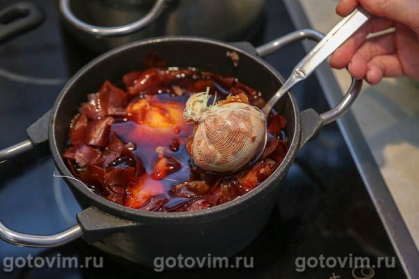 Мраморные яйца в луковой шелухе