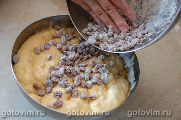 Кулич «Весенний» с изюмом