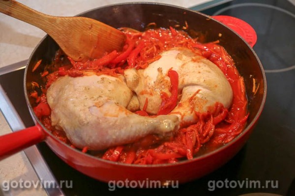 Куриные окорочка с перцем и томатами