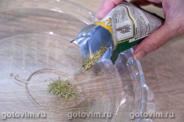 Солёный миндаль с розмарином в микроволновке