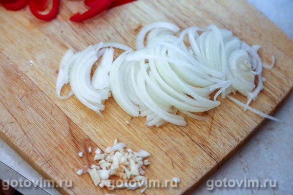 Куриные окорочка с перцем и томатами
