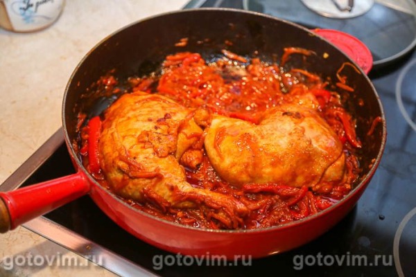 Куриные окорочка с перцем и томатами
