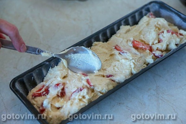 Творожный кекс с клубникой