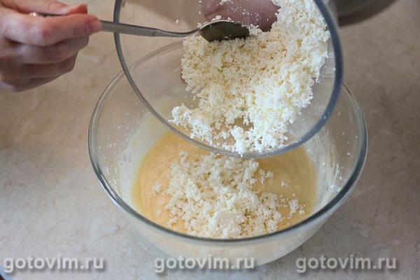 Творожный кекс с клубникой