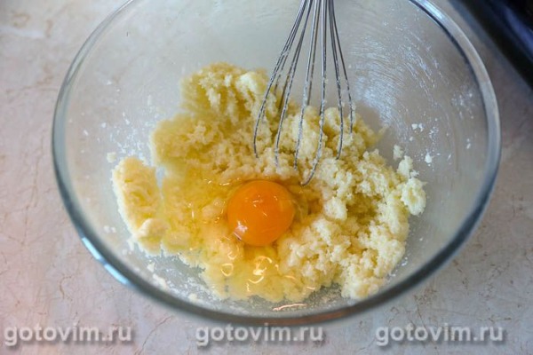 Творожный кекс с клубникой