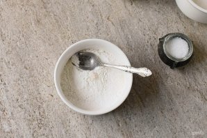 Безе с клубникой