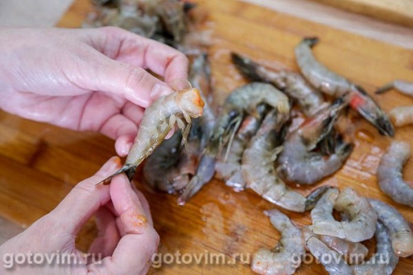 Рыбный суп с креветками и беконом в мультиварке