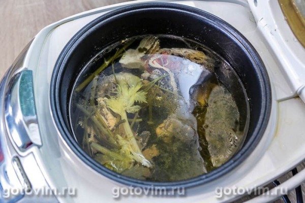 Рыбный суп с креветками и беконом в мультиварке