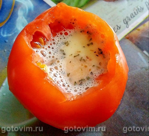 Яйца, запеченные в помидорах в духовке