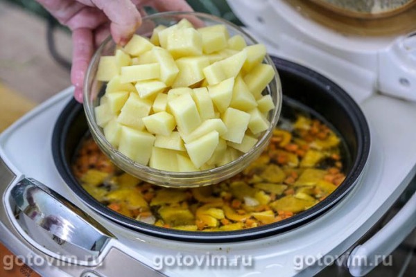 Суп с говядиной и щавелем в мультиварке