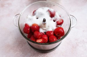 Домашнее клубничное мороженое