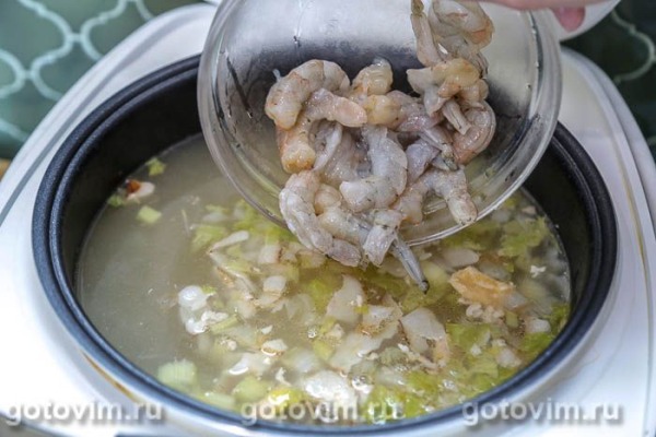 Рыбный суп с креветками и беконом в мультиварке