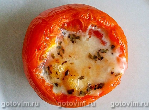 Яйца, запеченные в помидорах в духовке