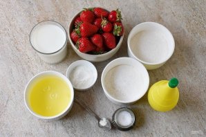 Безе с клубникой