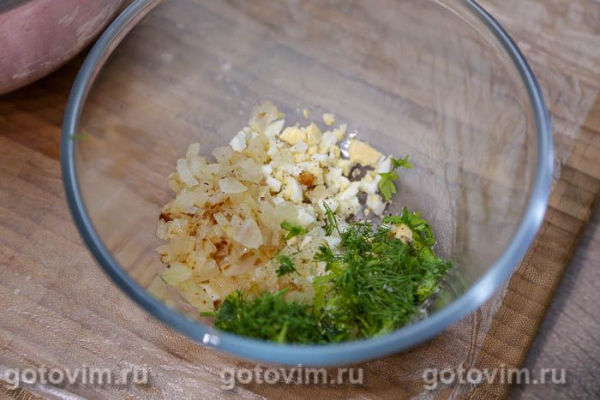 Мясные зразы с яйцом, луком и зеленью в мультиварке