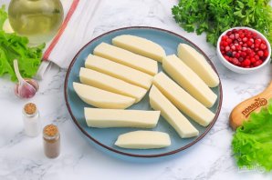 Жареный сулугуни с соусом