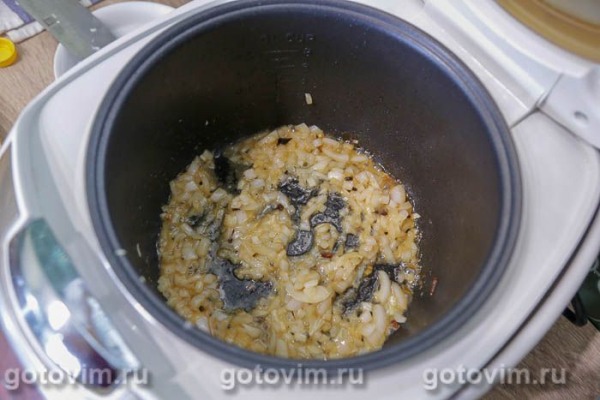Рулька с жареными лисичками в мультиварке