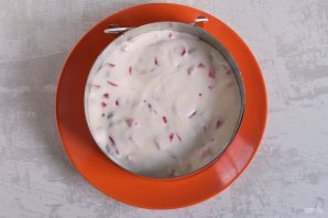 Сметанный торт с клубникой