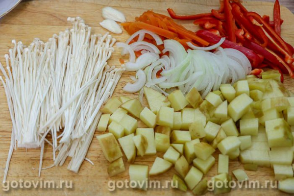 Суп с мясом и грибами эноки в мультиварке