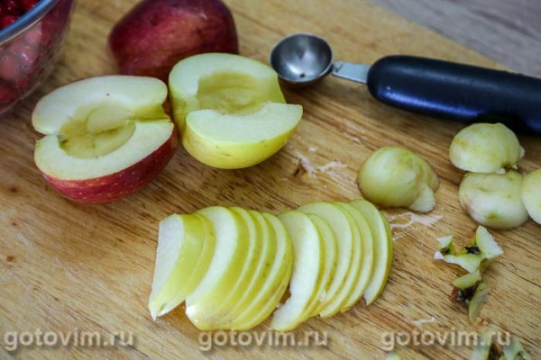 Компот из красной смородины с яблоками в мультиварке