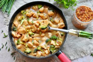 Курица с брокколи в соусе терияки