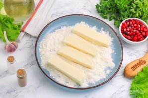 Жареный сулугуни с соусом