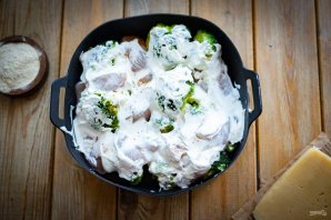Курица с брокколи в духовке