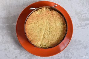 Сметанный торт с клубникой